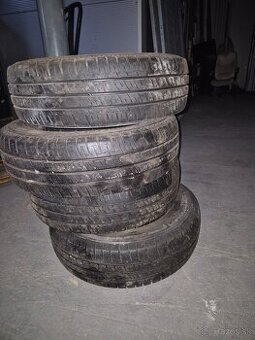 Michelin 215/70r15c