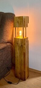 Designová lampa z 100 ročnej drevenice.