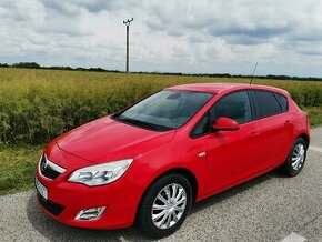 Predám Opel Astra J 1.6 benzín