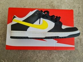 Nike dunk low yellow swoosh panda