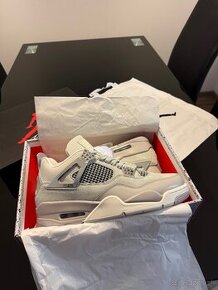 Jordan 4 Frozen Moments