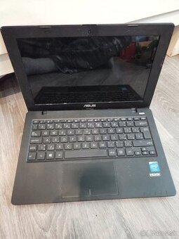 Rozpredam netbook Asus x200m - 1