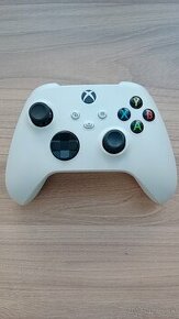 Ovladač Xbox series. Robot white