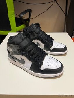 Air Jordan 1 Mid sivo-čierne