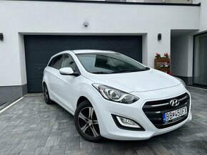 Hyundai i30 CW 1.6i MPI DOHC 88kw M6 benzín - 1