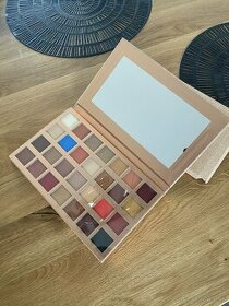 revolution glow paleta tieňov