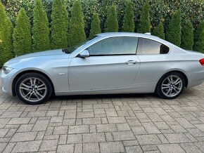 BMW E92, 325 xi