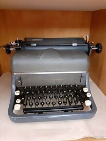 Predám funkčný písací stroj