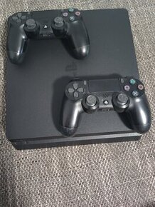 PS4+hry+dva ovládače 130e