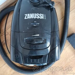 Predám vysávač ZANUSSI 1600W plné funkčný.