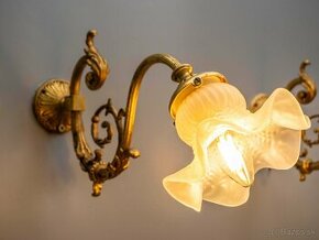 Francouzské starožitné pozlacené lampy na zeď pár