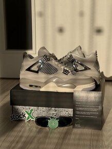 Jordan 4 Frozen Moments