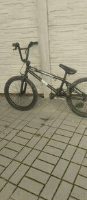 Predam bmx dobrom stave len ma pokazenu prztu zadnu