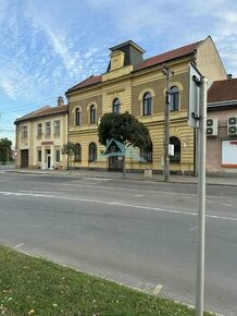 Ponúkame na predaj alebo prenájom obchodné priestory Sahy