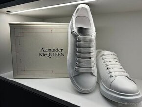 Alexander McQueen vel.44 - 1