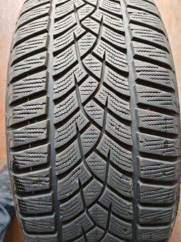 215/55 R17 zimné Goodyear