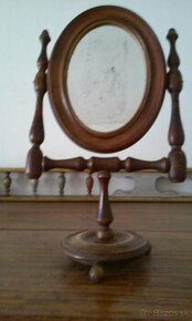 Starozitné drevené zrkadielko