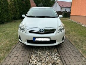 Predám toyotu auris 1,8 cvt hybrid