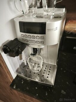 Predám de longhi magnifica s cappuccino