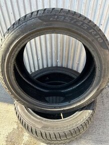 2ks Zimne pneumatiky PIRELLI 235/45 R18