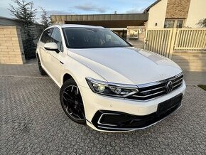 VOLKSWAGEN PASSAT COMBI GTE PLUG-IN HYBRID DSG 160 KW, IQ LI