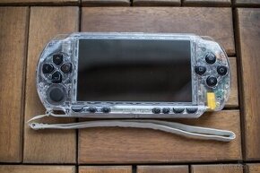 Sony PSP 1004 clear 64 GB + 3 hry