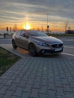 Volvo V40 Cross Country - 1