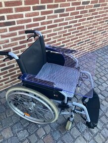 Invalidný vozík  B&B so stolíkom