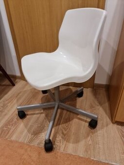 Ikea plastová stolicka