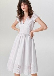 Jednoduché biele (svadobné) šaty