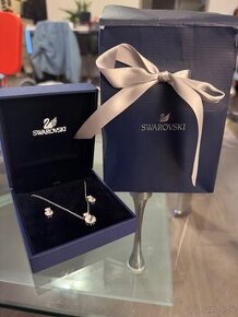 Nový Swarovski set Náušnice a náhrdelník.