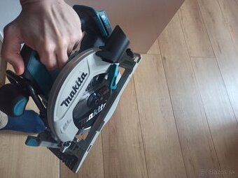 Predam Makita DHS680Z Aku Okružná píla 165 mm. 1x pouzita