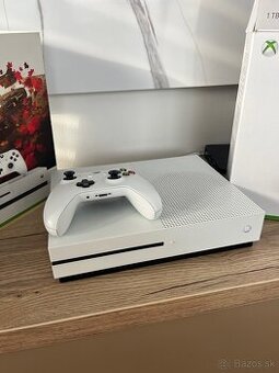 Xbox one s 1TB top stav aj s krabicou