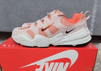 Nike tech hera 39