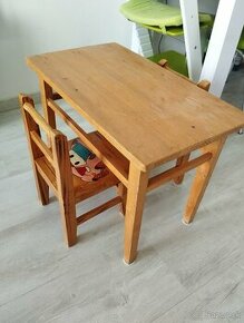 Detský drevený stolík s 2 stoličkami - 1