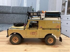 Land Rover Defender D90 Camel Trophy 1/10