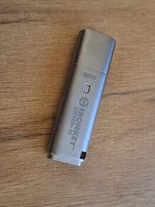 USB Kingston ironkey +50 32GB