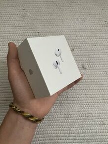 Apple AirPods Pro 2 (2nd generation) USB-C