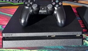 Predám playstation 4 slim