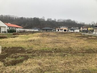 VÝBORNÁ CENA   Predaj pozemkov na stavbu rodinného domu