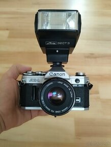 Canon AE-1 s objektívom 1.8/50mm