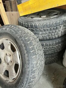 Zimné pneumatiky 205/70 R15 (bez diskov)