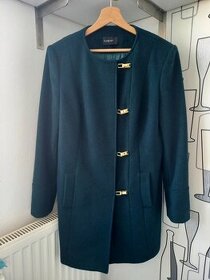 Smaragdovo zelený kabát