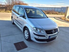 Predám Volkswagen Touran Faclieft 1.9 TDI 77kw M6 r.v.2009