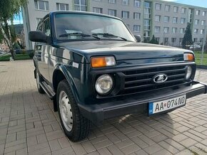 Lada niva 4x4  1.7 benzín 2011  24000km