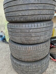 245/45R18