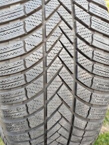 Bridgestone Blizzak LM005 255/45R20