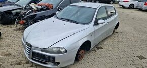 Lacno rozpredám Alfa Romeo 147 na náhradné diely