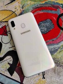 Predám mobil Samsung Galaxy A40 64GB biely