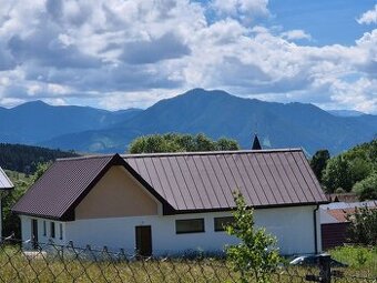 Krásny výhľad na západné Tatry z moderného rodinného domu v